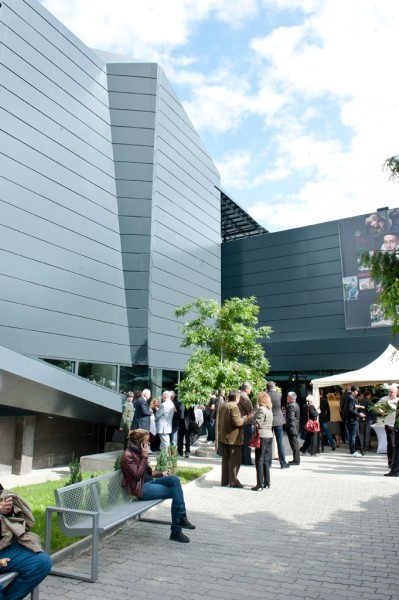 Единствена по рода си университетска галерия отвори врати в НБУ. Основен дарител е Божидар Данев